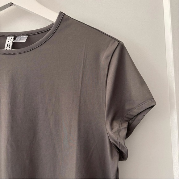 Divided Crop Top - Picture 2 of 6